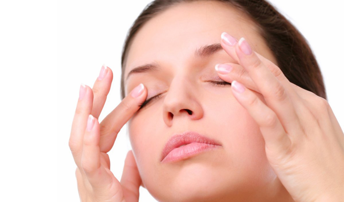 mát xa mắt giúp mắt thư giản hạn chế mỏi và khô mắt