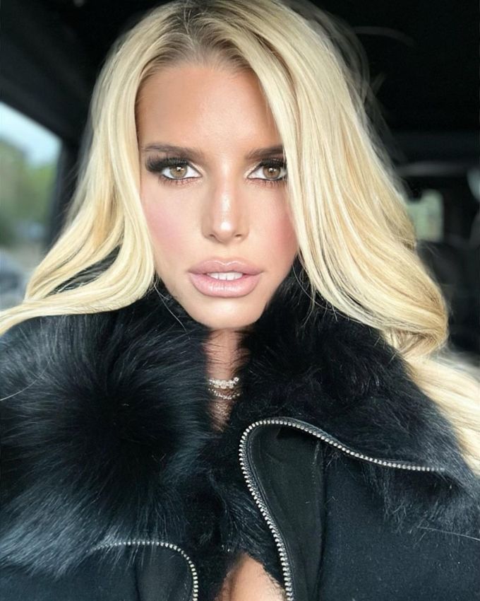 Jessica Simpson được khen trẻ trung trong loạt ảnh mới. Ảnh: Jessica Simpson Instagram