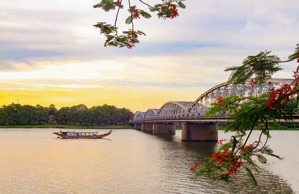 Toàn cảnh sông Hương lúc hoàng hôn