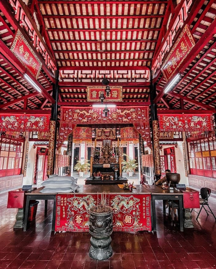 chùa Ngọc Hoàng được chia thành 3 tòa chính