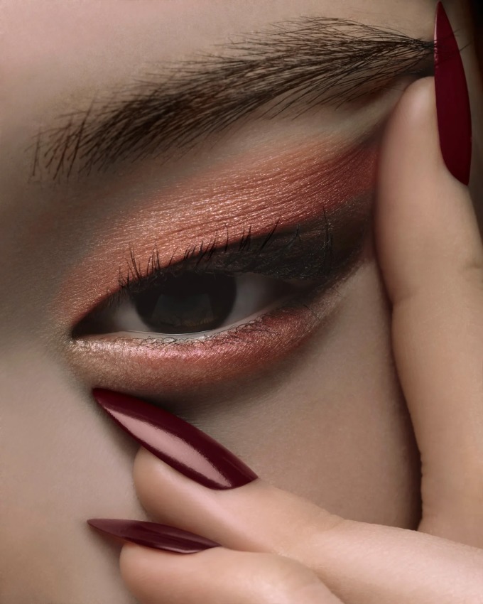 Hình ảnh kéo mắt xếch trong quảng cáo của Dior bị chỉ trích phân biệt chủng tộc. Ảnh: Dior