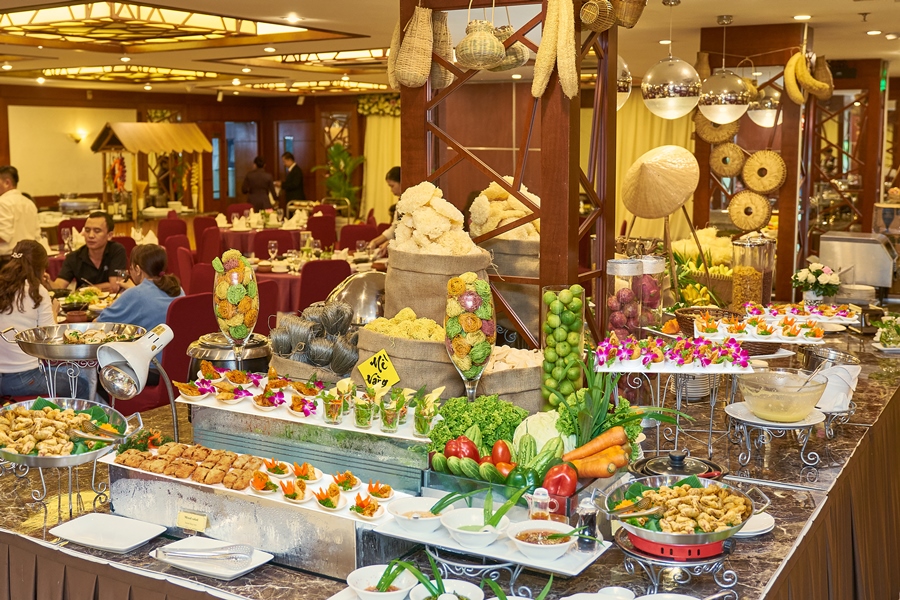 Viễn Đông Hotel mang đến cho thực khách một thực đơn chay hoành tráng với hơn 40 món ăn được chế biến đa dạng