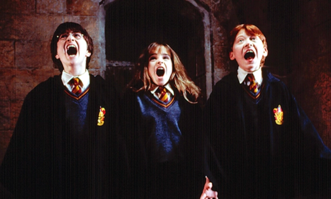 Ba diễn viên chính Daniel Radcliffe, Emma Watson và Rupert Grint (từ trái qua) trong bản điện ảnh Harry Potter. Ảnh: Warner Bros.
