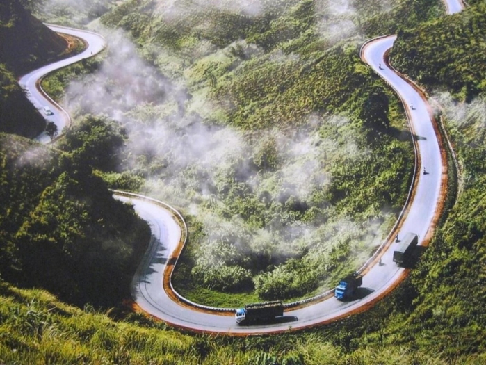 Cung đường đèo quanh co của Đèo Khau Phạ