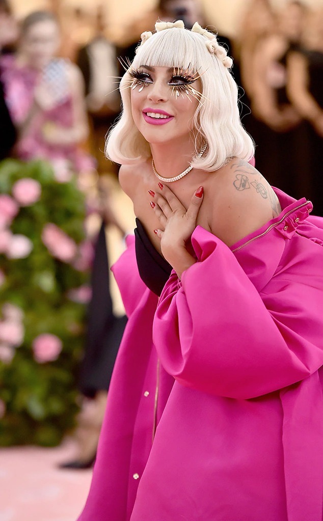 Lady Gaga biến hóa phong cách ba lần trên thảm đỏ Met Gala 2019. Ảnh: WireImage