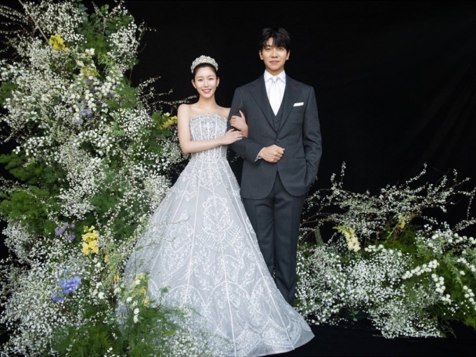 Hình cưới Lee Seung Gi, Lee Da In. Ảnh: Human Made