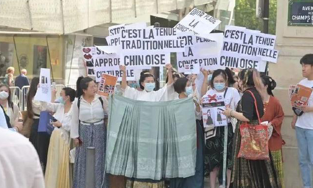 Lưu học sinh Trung Quốc phản đối Dior