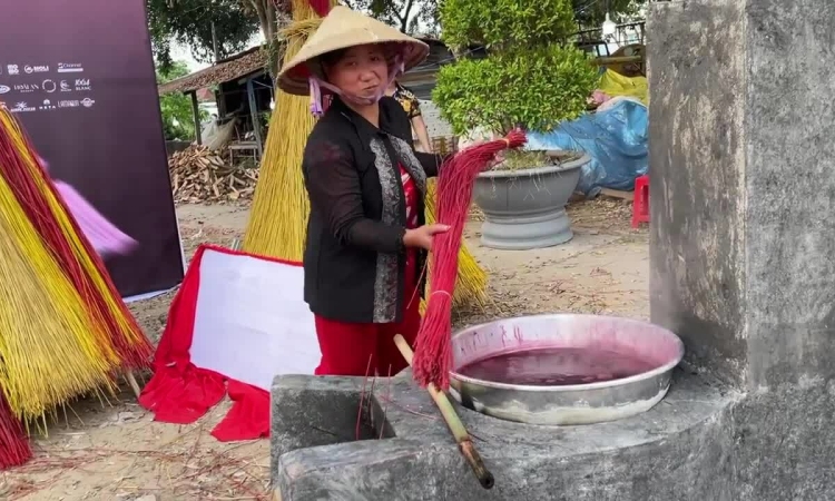 Lý Hải tái hiện làng dệt chiếu truyền thống ở Định Yên trong buổi chiếu sớm