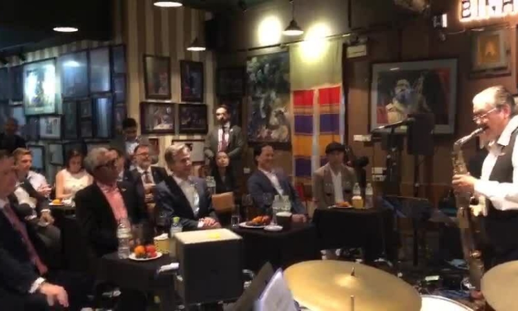 Ngoại trưởng Mỹ thưởng thức nhạc jazz Việt