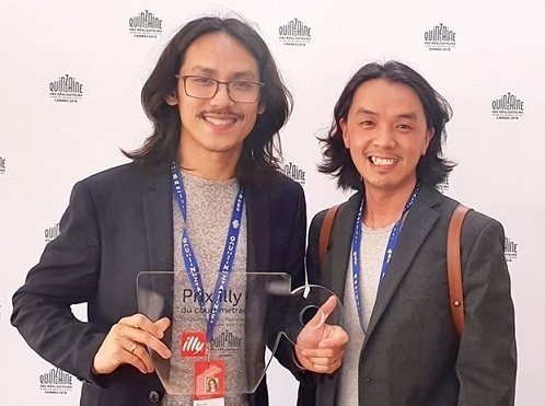 Đạo diễn Thiên Ân (trái) và một thành viên ê-kíp ở LHP Cannes 2019. Ảnh: P.T.A.